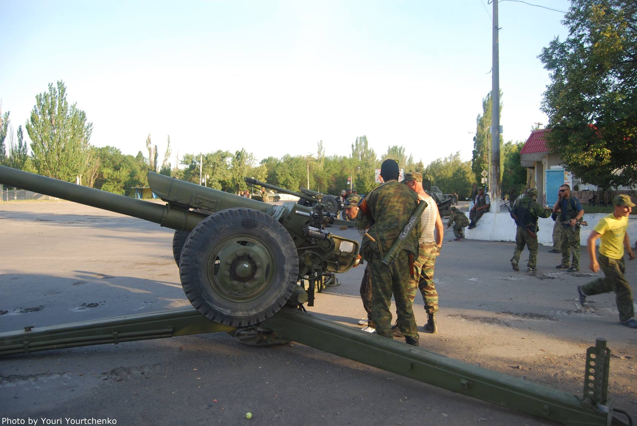 Шахтерск донецкой народной республики. Д-30 гаубица на Донбассе. Торез война.