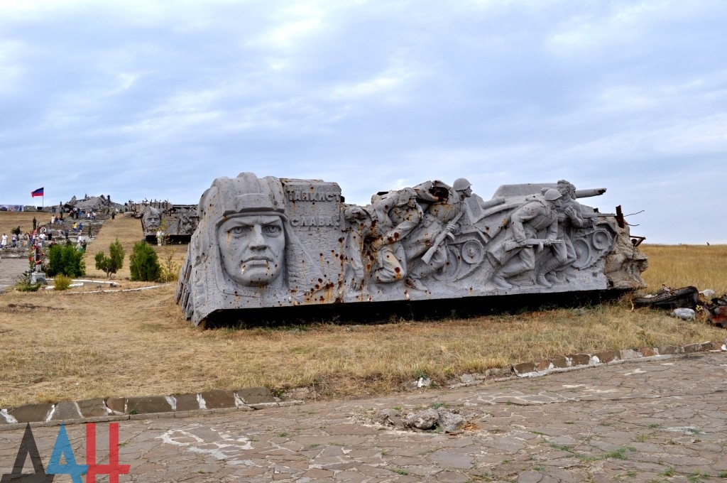 Саур могила донецкая животное. Мемориальный комплекс Саур-могила. Саур могила Донецк 2022. Саур могила Снежное. Мемориал в Донецке Саур могила.