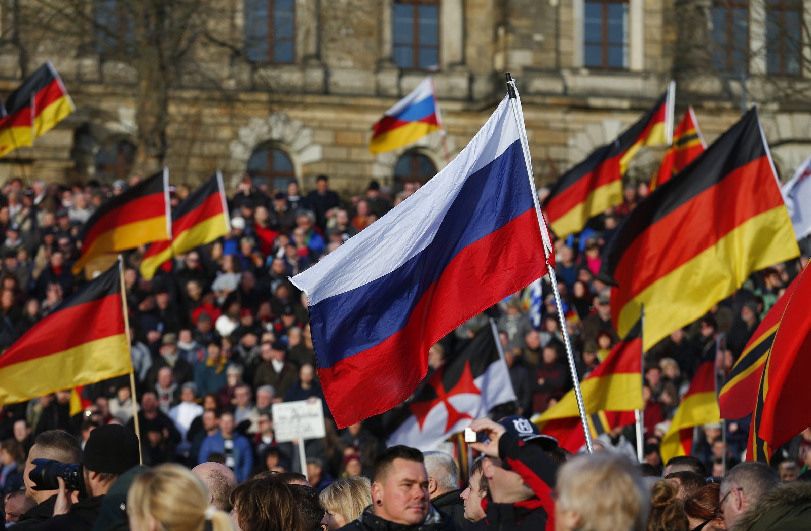 Германцы в европе. Русские немцы в Германии. Германия за Россию. Флаг Российской Германии. Германия дружит с Россией.